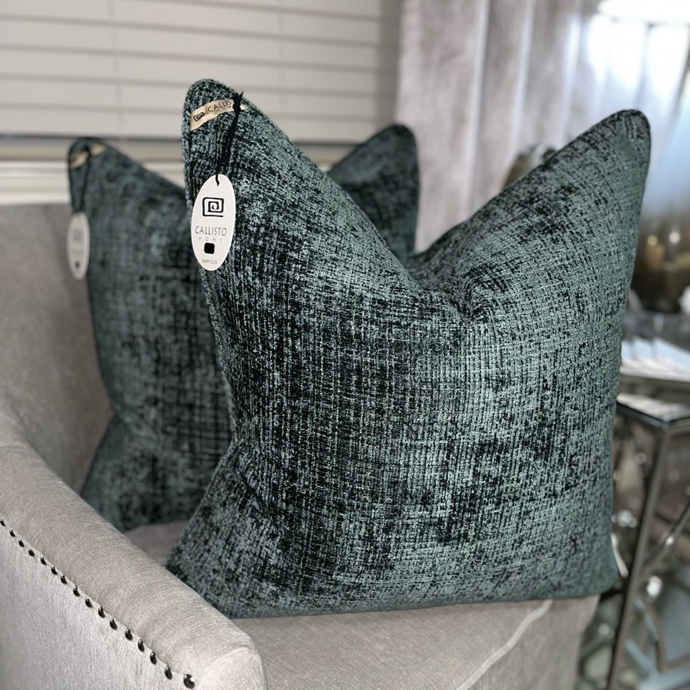 1-NWT CALLISTO HOME WEAVED DESIGN VELVET DECORATIVE THROW PILLOW